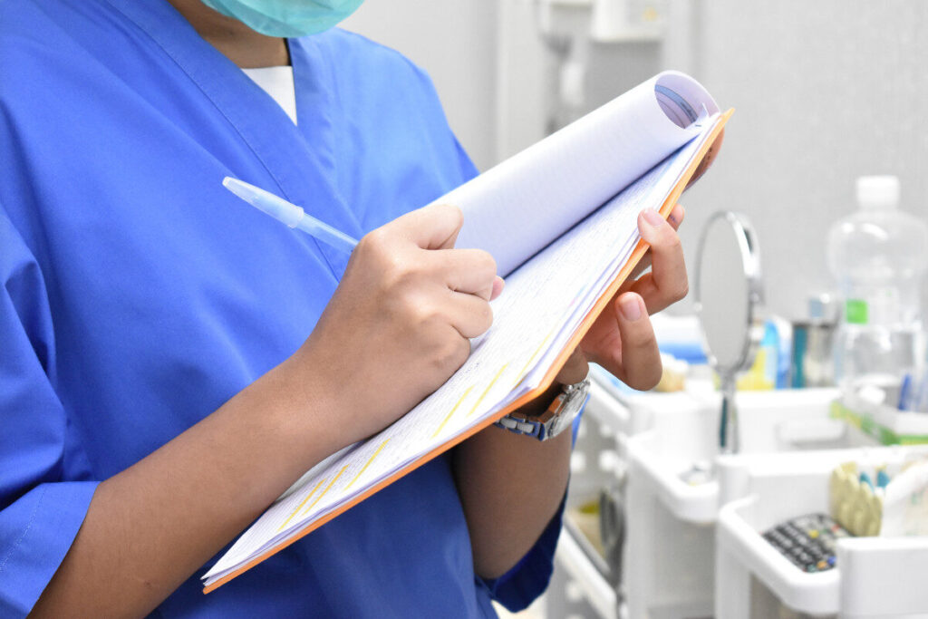 Historia clínica digital y odontogramas: beneficios de la gestión odontológica digital